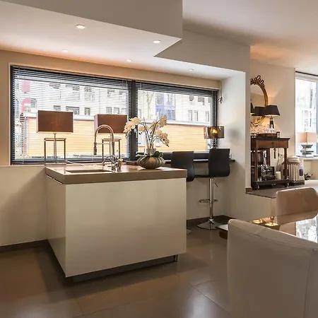 Houseboat-apartment Sumatra Amsterdam