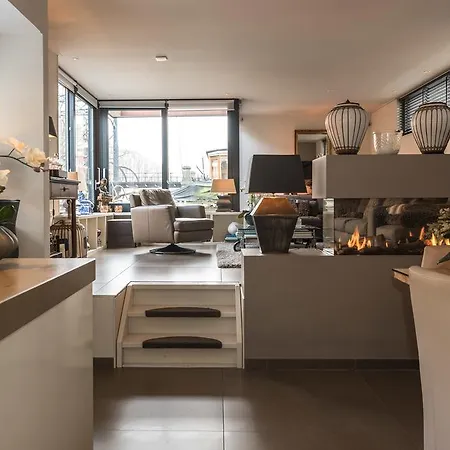 Houseboat-apartment Sumatra Botel Amsterdam