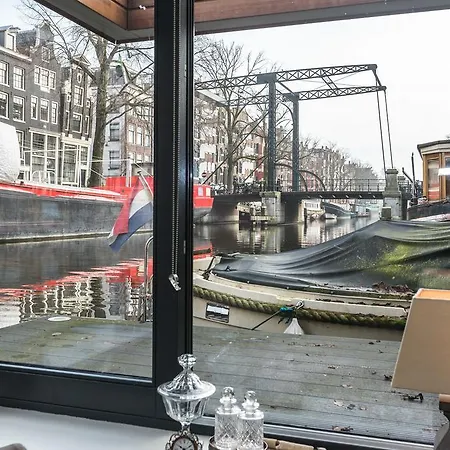 Houseboat-apartment Sumatra Amsterdam